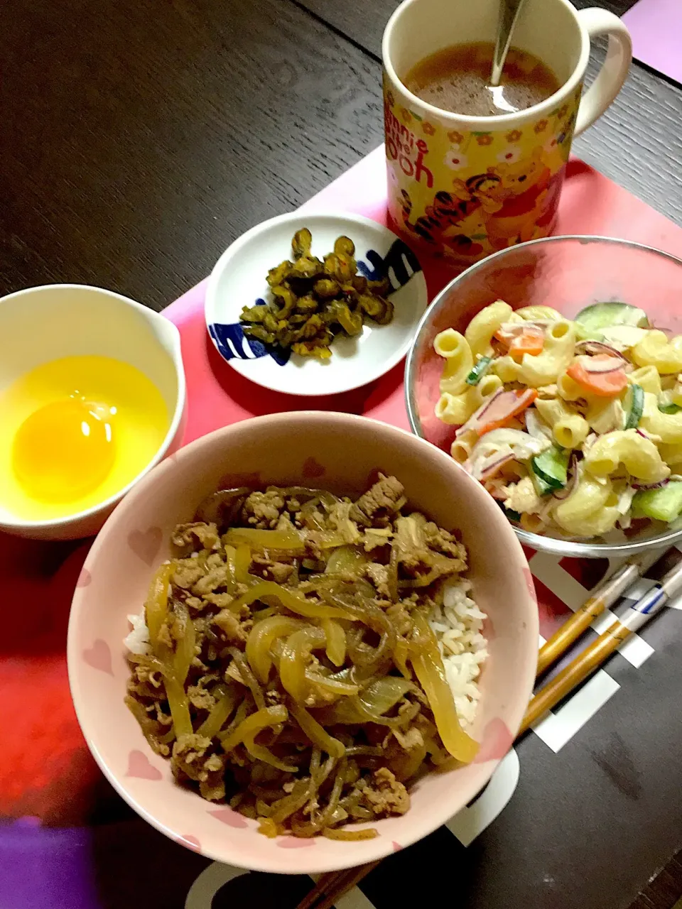 Snapdishの料理写真:牛丼、生卵、マカロニサラダ、ピリ辛キュウリ漬物、コンソメスープ(*^ω^*)|ライムさん