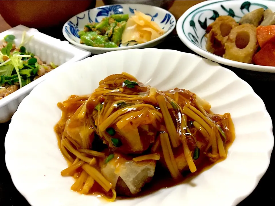 単身赴任の晩ごはん🌌🌙
焼き焼売のキノコあんかけ🍄
ごぼう竹輪人参🥕の煮物
納豆（カイワレ菜、めんつゆ）
大根浅漬け  モロッコインゲンゴマ和え
キャベツと玉ねぎの味噌汁
もち麦ご飯|ぽんたさん