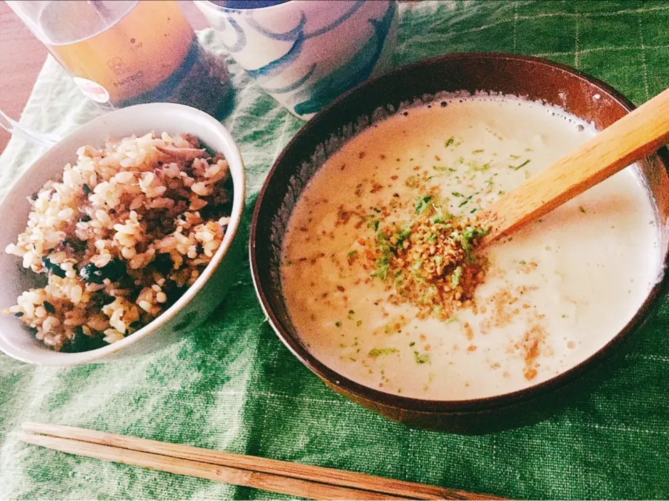 蕎麦の実を入れた雑穀ご飯
豆乳スープ(吸い口はカボスの皮のすりおろしと擂り胡麻)|ray 1106さん