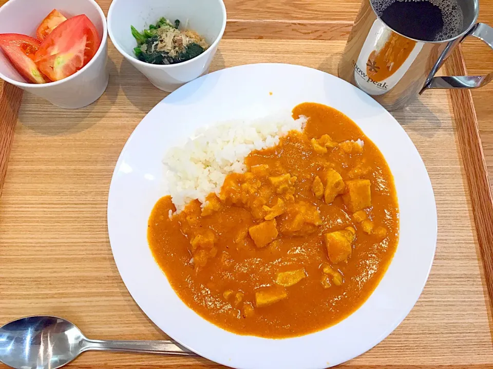 今日の朝飯！

#バターチキンカレー #トマト #ほうれん草のおひたし|茂木 和哉さん