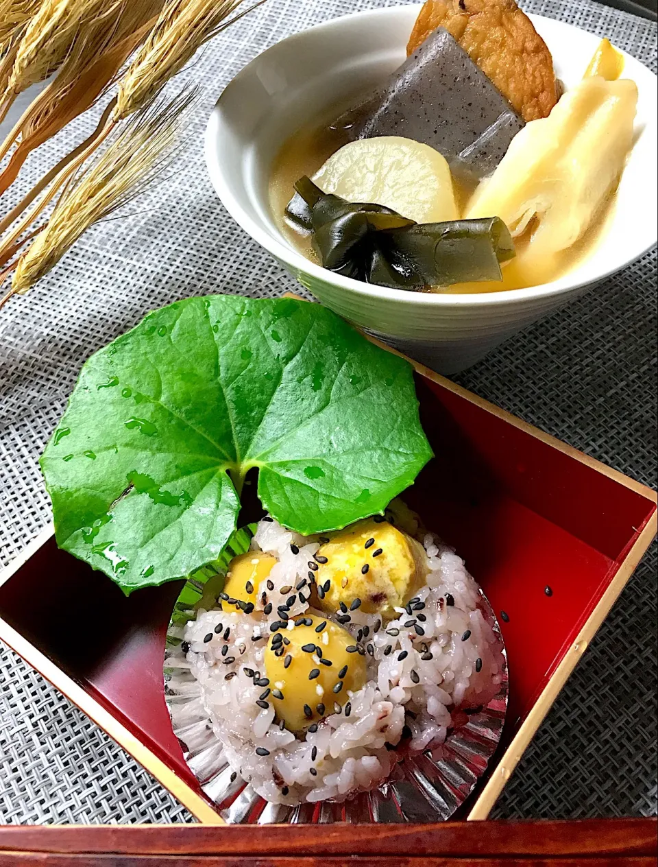 おでんと 炊き込み栗おこわ黒米なもので色が寂しい💦😱|シュトママさん