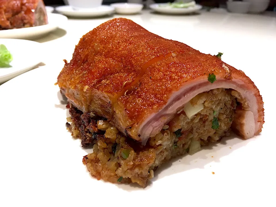 Roast suckling pig stuffed with glutinous rice @ TungLok Signatures|Ong Sor Fernさん