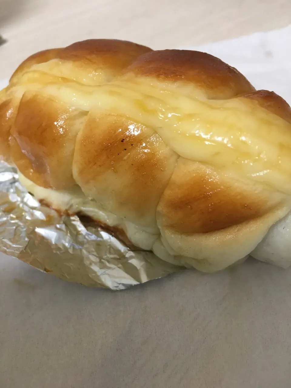 パン屋どんぐりのちくわパン🍞ちくわの中にツナマヨ入ってて美味|フージさん