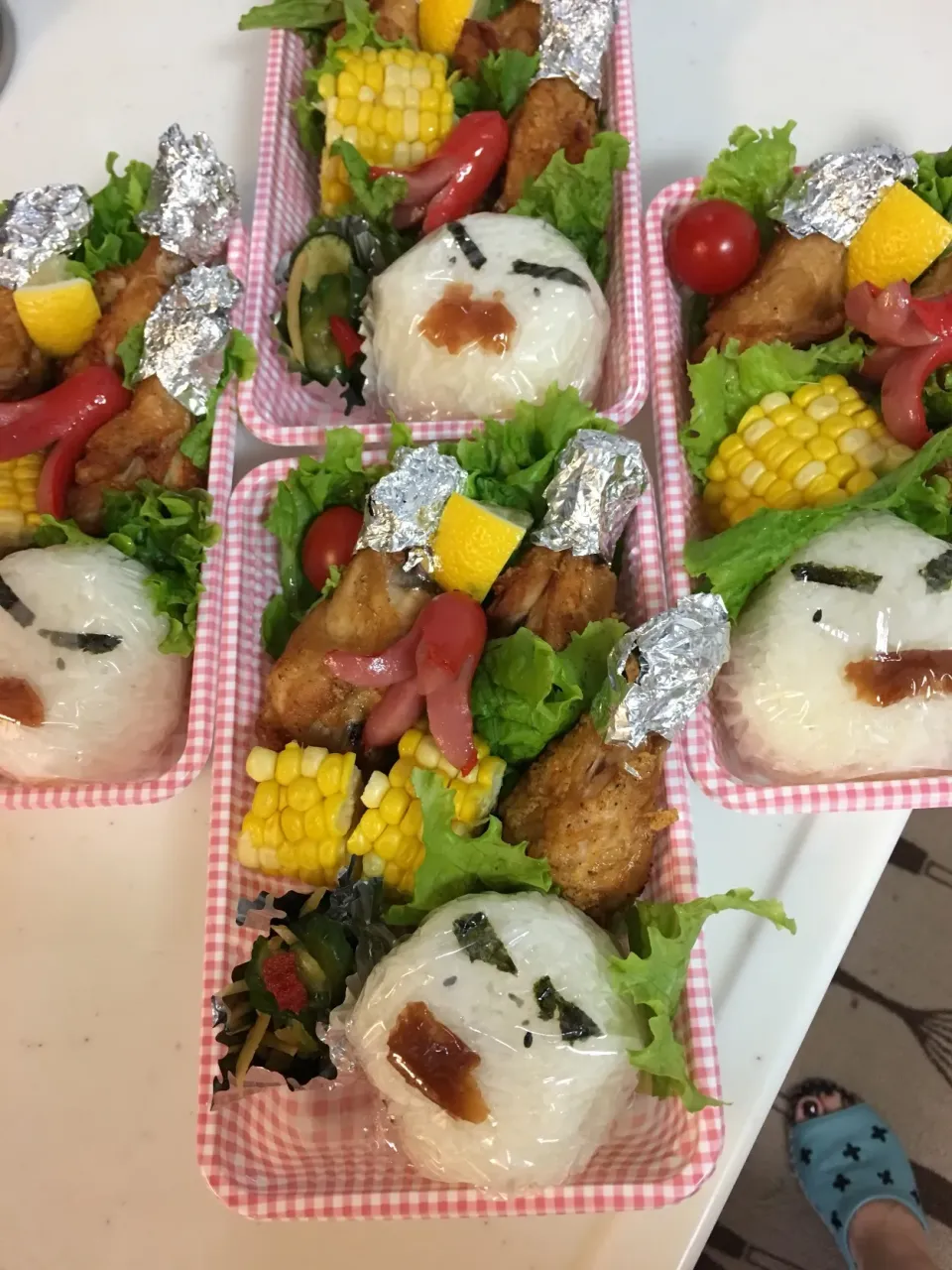 フライドチキン弁当🤤 キューちゃんは昨日作りました🤤|MOMO-chan☻さん