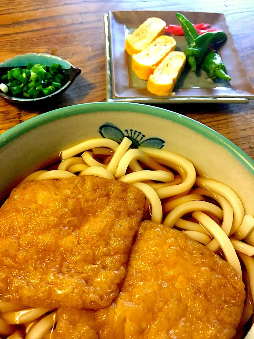 お休みの日のお昼ご飯
・きつねうどん
・卵焼 あまとう|akiさん