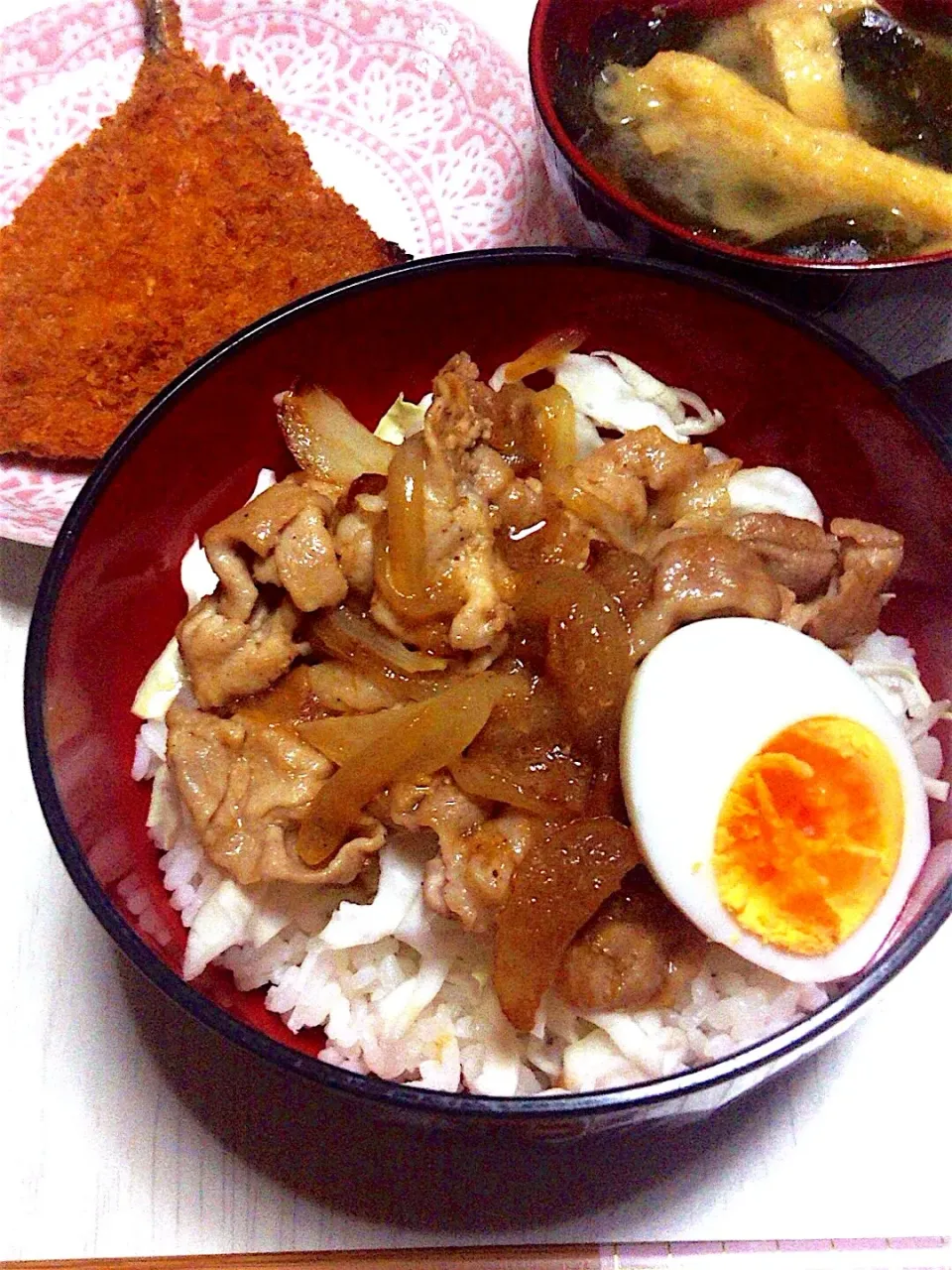 豚の生姜焼き丼、わかめの味噌汁、アジフライ|Ayaさん