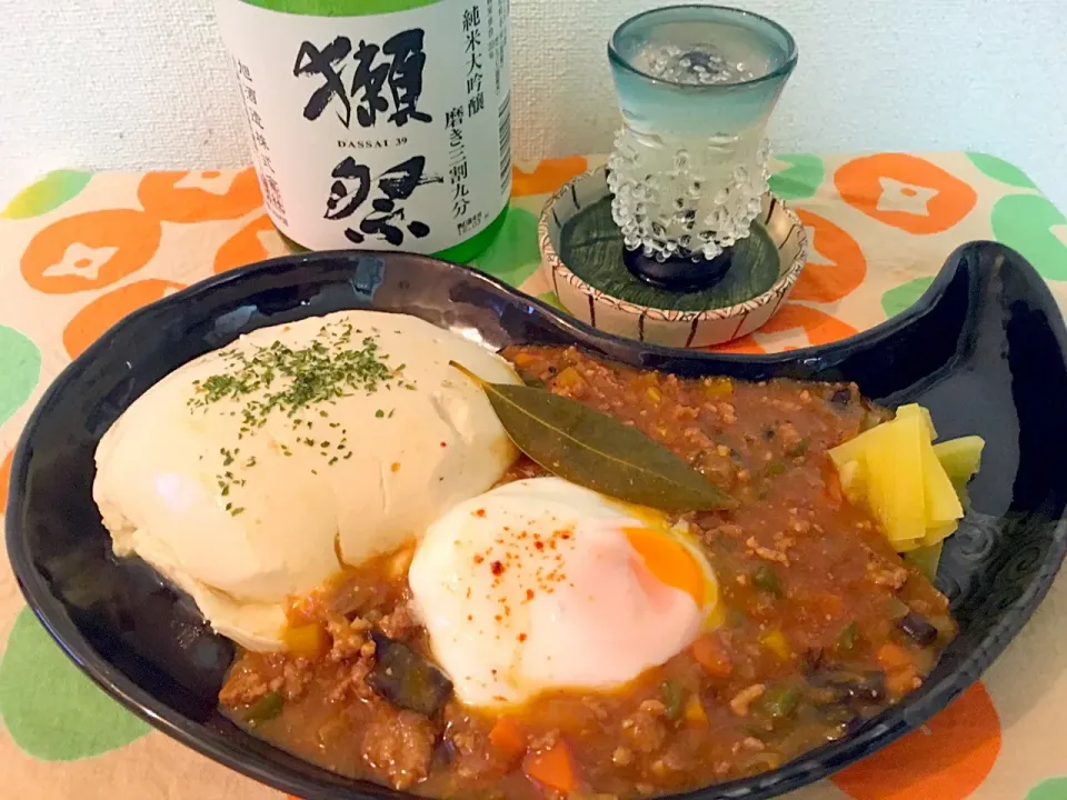 彩り野菜で味噌キーマカレー豆腐
温玉と刻み沢庵トッピング
獺祭 純米大吟醸 磨き三割九分（山口）|藤井裕之（2号店）さん