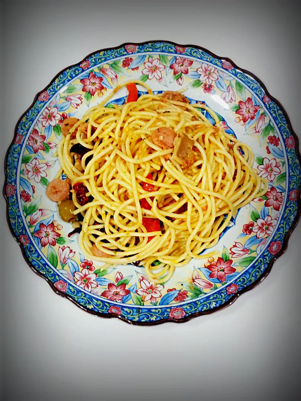 Chili canned tuna fried spaghetti with olives|cookbyblurbさん