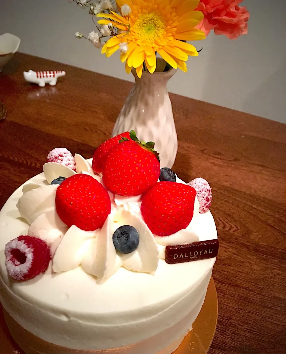 2017.09.24 今日は自分のお誕生日ケーキ🍰🎂家族からお花と手紙をもらいました(๑ ॣ•͈ٮ•͈ ॣ)♡ｱﾘｶﾞﾄ♡|kaoさん