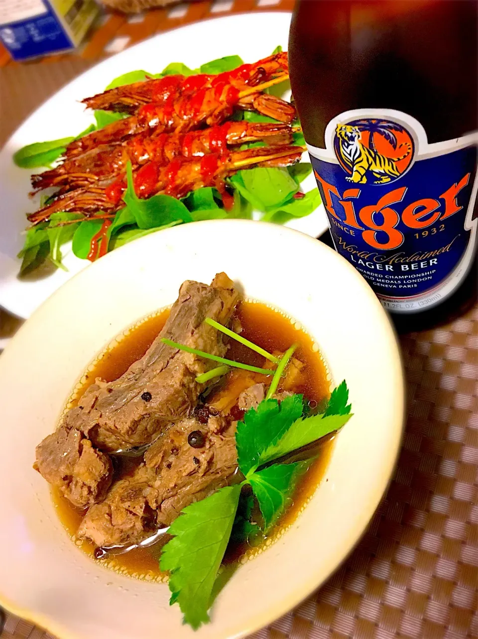 肉骨茶(バクテー)＆Tigerビール

#肉骨茶 #バクテー #タイガービール #シンガポール料理 #スペアリブ #エスニック #晩酌 #ビールに合う|たつやん。さん