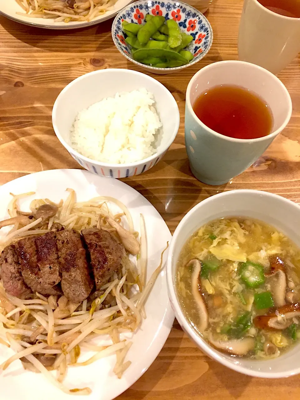 ♡今日の晩御飯♡ #黒毛和牛ステーキ#おくらとしいたけの卵スープ#もやしとしめじ炒め#枝豆の塩茹で|りんりんさん