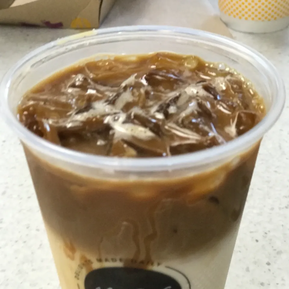 Iced caramel macchiato|Christian J. Torres Cañarteさん