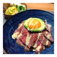 Snapdishの料理写真:自家製ローストビーフで
ローストビーフ丼
#ローストビーフ#ローストビーフ丼|385さん