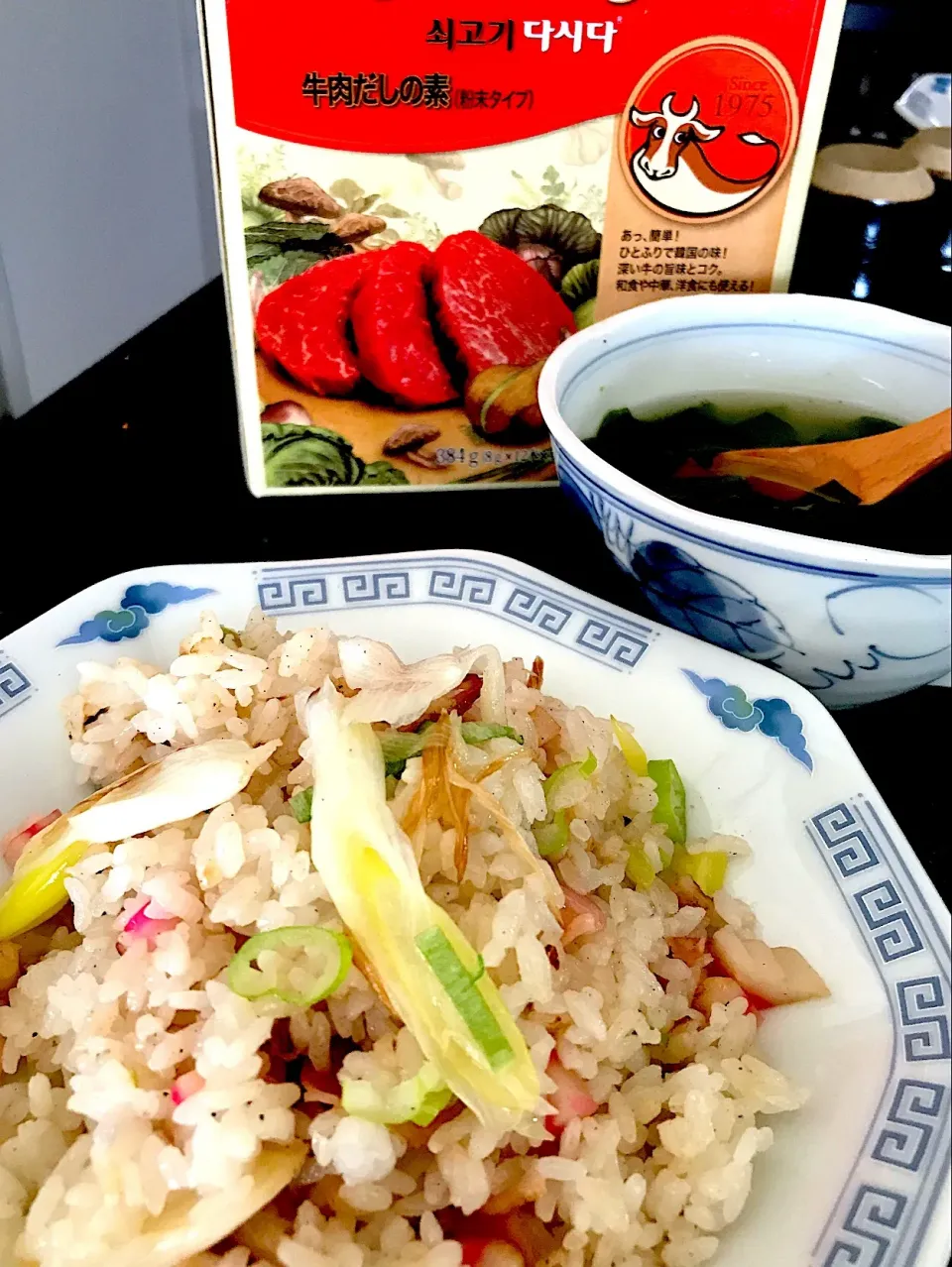 韓国牛肉だしの素タジタで
お昼ご飯はチャーハンとわかめスープ。
マシッソヨ〜❣️|シュトママさん