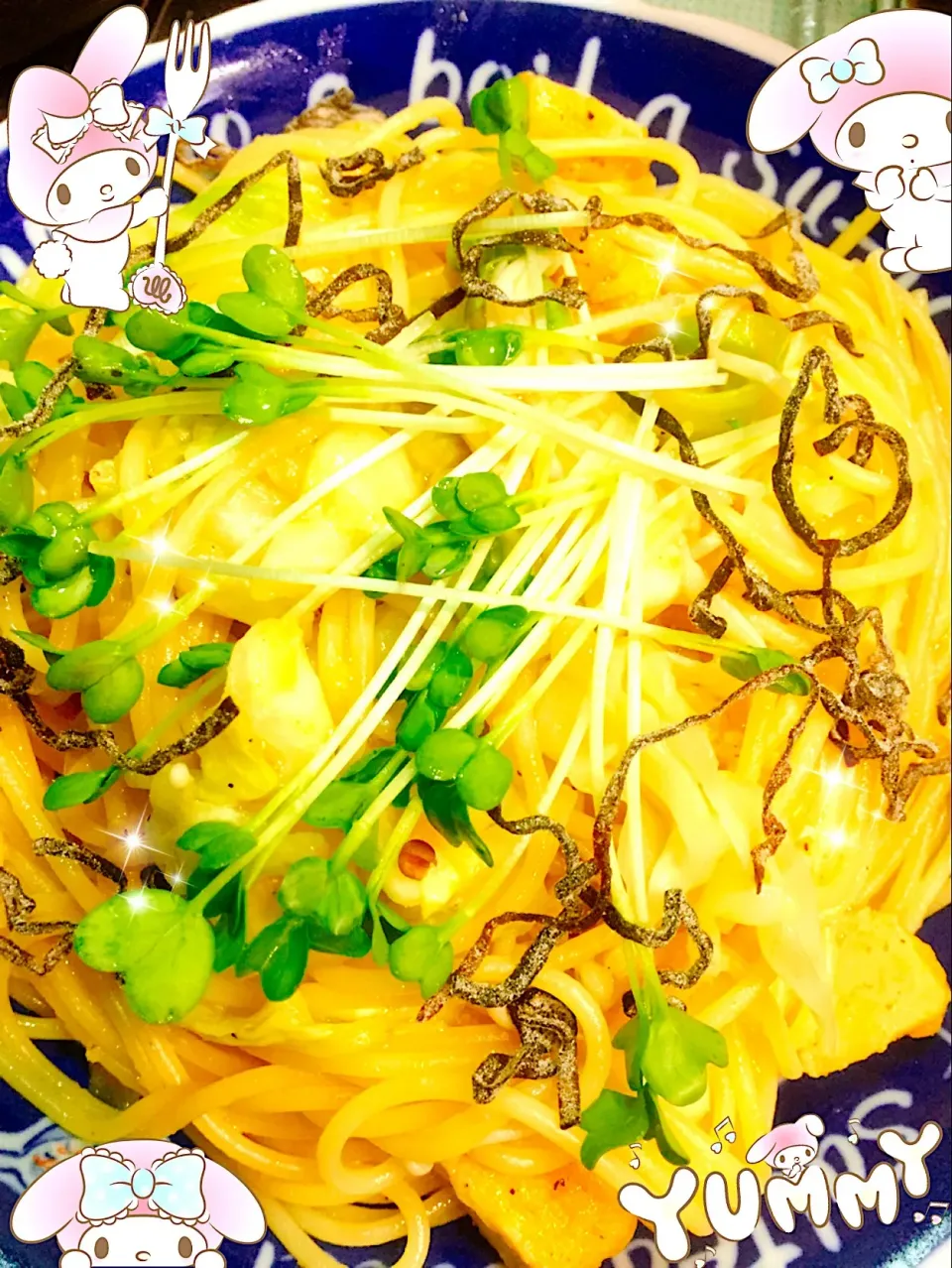 キャベツ、えのき、スパイスチキン入り柚子胡椒パスタの貝割れ、塩昆布のせ😊美味しいよ〜💕|しずママさん