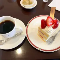 アンテノールでイチゴのショートケーキ！|まつさん