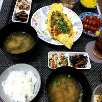 Snapdishの料理写真:家にあるものと残り物でちゃちゃっと簡単晩ご飯😋|らいとさん