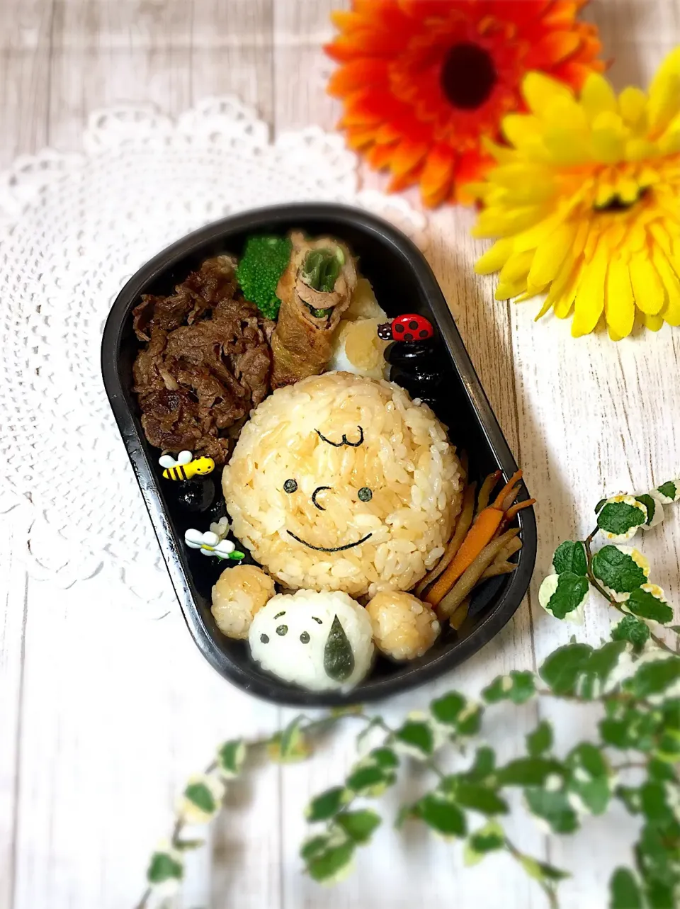 スヌーピーのおにぎりを食べるチャーリーブラウンのお弁当☆|makoryuneさん