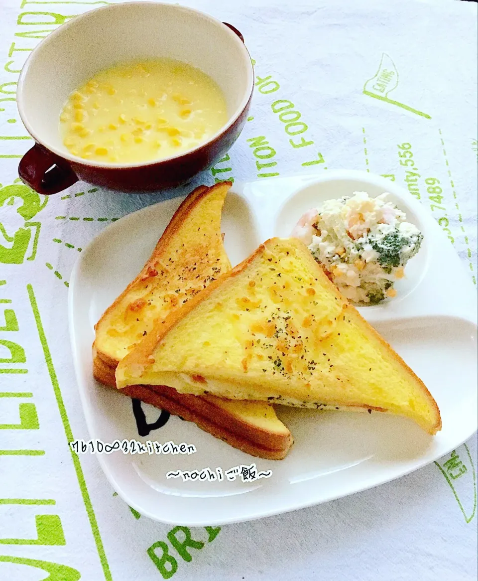 Snapdishの料理写真:息子の朝ごはん
#息子の朝ごはん#お家ご飯#食べ盛り#フレンチトースト#手作り#ハムチーズ入り#お家カフェ|nachiさん