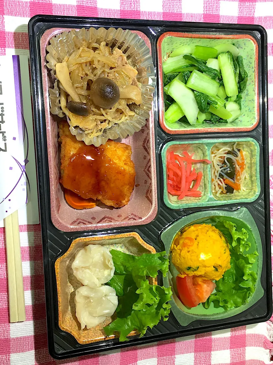 Snapdishの料理写真:シメジ入り豚丼 日替わり弁当 豊川市豊橋市宅配|Naokazu Kuritaさん