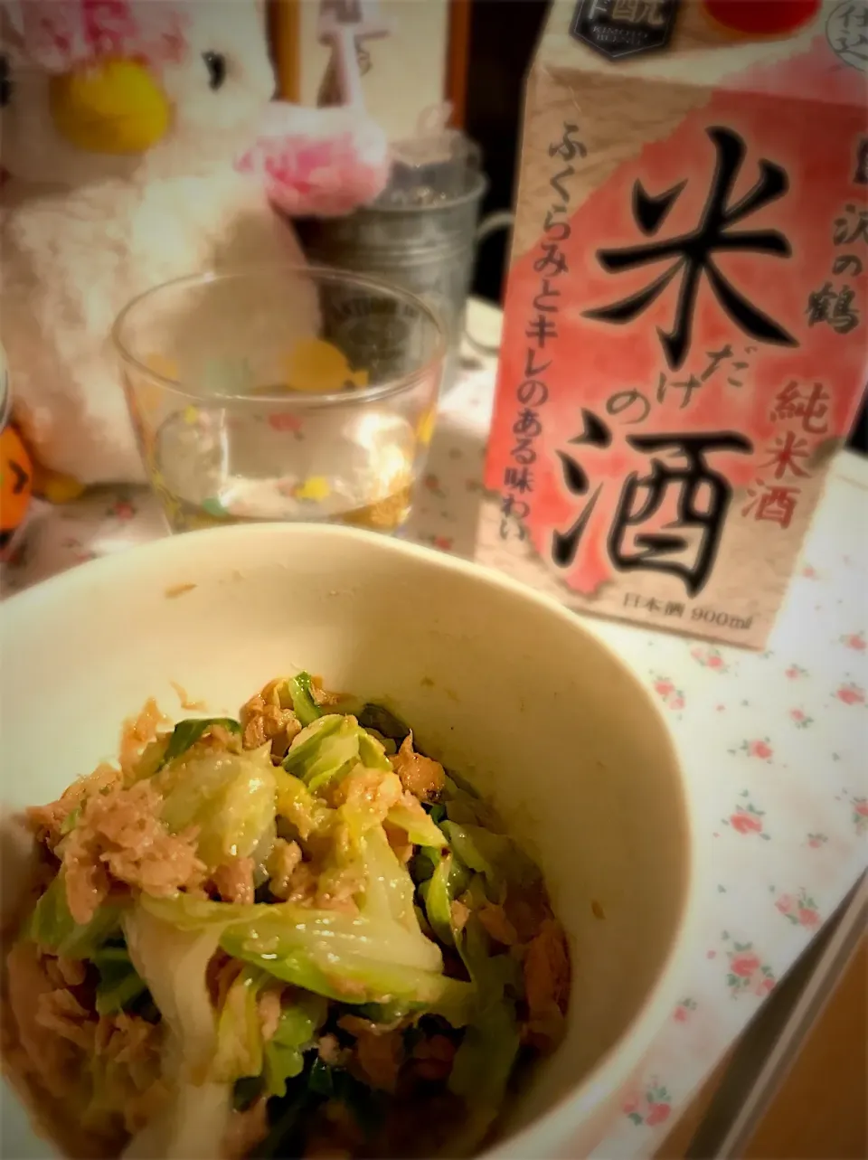 Snapdishの料理写真:キャベツとツナのワサビ醤油
#沢の鶴  #純米酒  #米だけのお酒|ちゃーさん