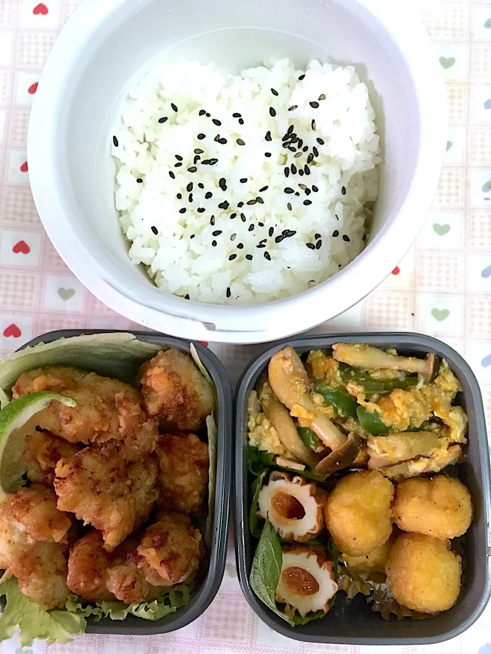 Snapdishの料理写真:9月26日息子弁当 唐揚げ ハムしめじピーマン炒め 竹輪明太子詰め|オリーブさん