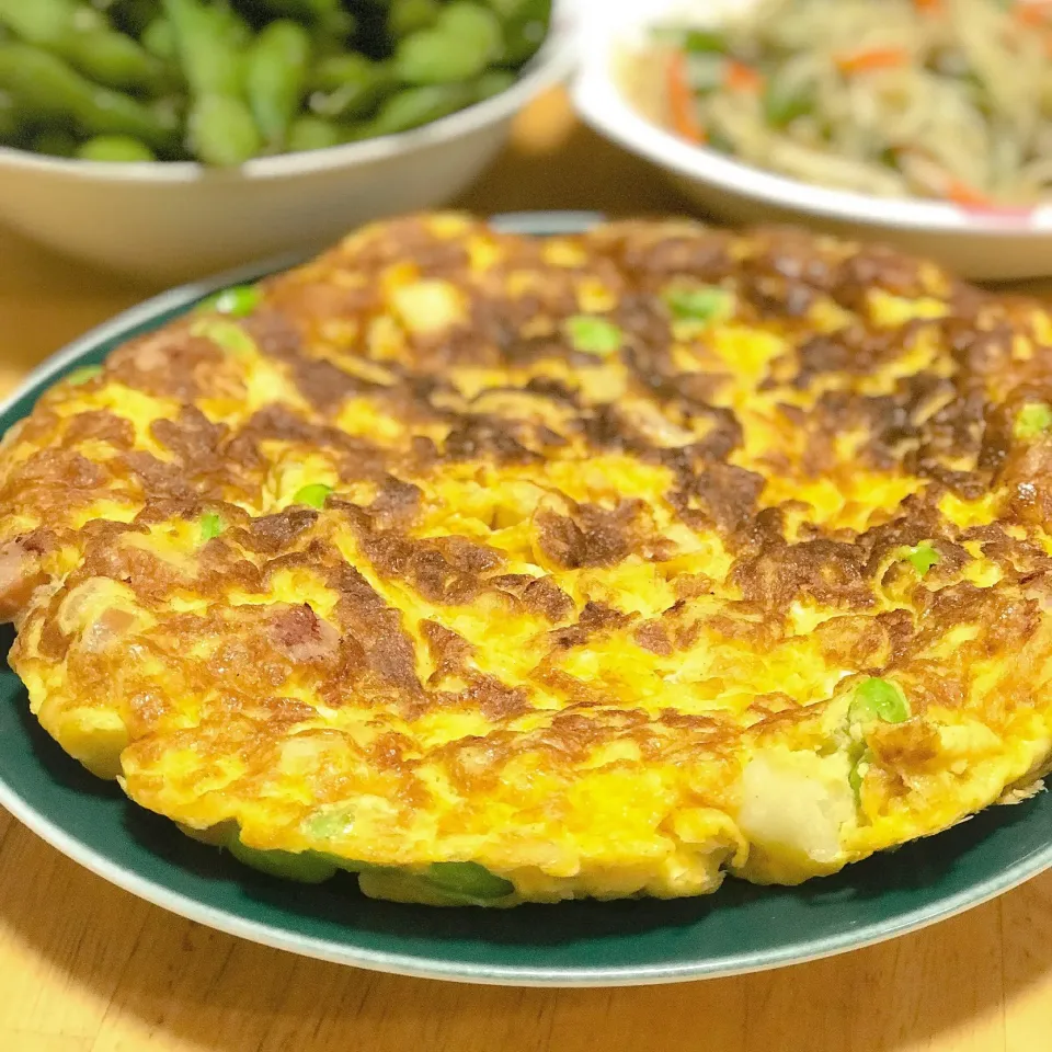 Spanish Omelette.🍳
#スパニッシュオムレツ #たまご #じゃがいも #ウィンナー #えだまめ #バター #牛乳 #マヨネーズ #塩胡椒 #美味しい|川村大作さん