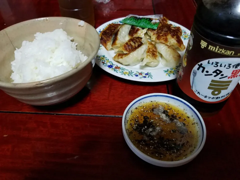 餃子のタレに黒酢と胡椒で|Morito Kamiyaさん