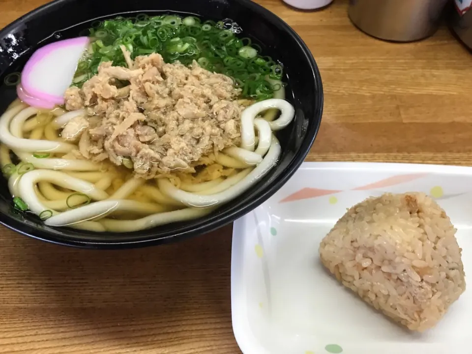 福岡出張時の楽しみの１つ🍀かしわうどん🐔とかしわ飯おにぎり🍙を食べる事🍀今回の玉砕は初日の納豆ラーメンだけかな👻|にゃあ（芸名）さん