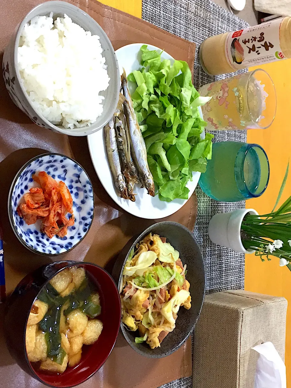 Snapdishの料理写真:🌸子持ちししゃも
🌸フーチャンプルー
🌸サラダ菜
🌸キムチ
🌸油揚げとわかめの味噌汁|優花さん