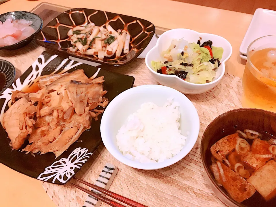 Snapdishの料理写真:#鯛のあら煮 
#イカと大葉のショウガ炒め
#サラダ
#お味噌汁
#鯛の昆布締め|nozomiさん