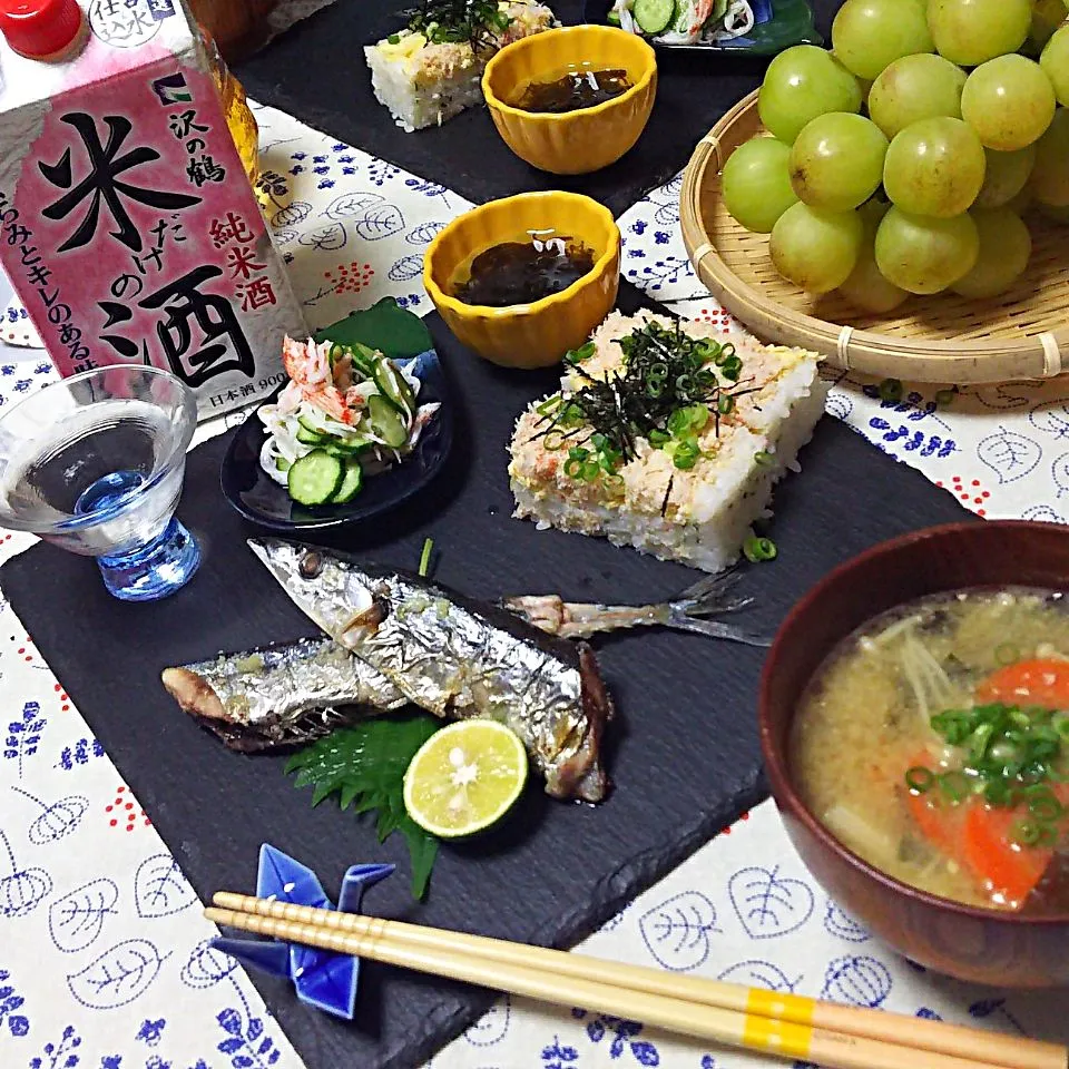 秋刀魚の塩焼とカニの押し寿司♡|シュワシュワキッチンさん