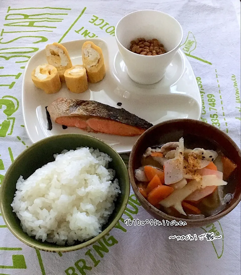 息子の朝ごはん 豚汁 焼き鮭 出し巻き卵 納豆 ご飯 #お家ご飯#朝ごはん#和食#豚汁#出し巻き卵#食べ盛り働き盛り#日本の朝ごはん|nachiさん