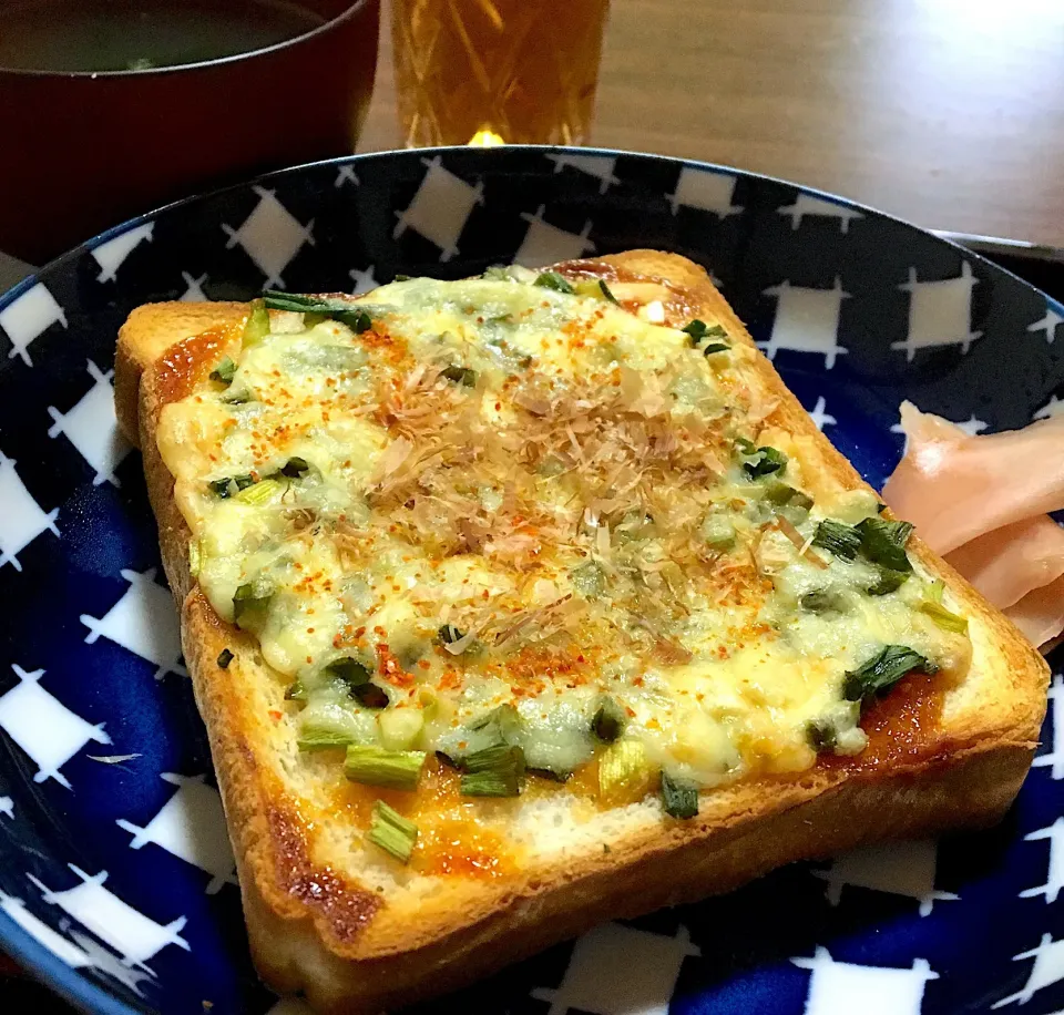 単身赴任の朝ごはん🌅٩( ᐛ )و
おしゃれねぎのピザトースト🍞🍕 マヨコチュジャンソースで
ワカメスープ
生姜の甘酢漬け

#ピザトースト#おしゃれねぎ#単身赴任飯|ぽんたさん