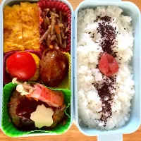 Snapdishの料理写真:今日のJK弁当🍙
ハンバーグ チーズキャベツ人参入り
かぼちゃサラダ🎃玉子焼き|yumikoさん