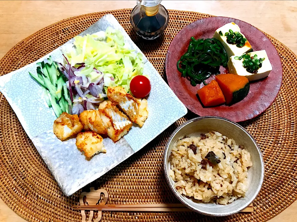 タラの唐揚げと炊き込みご飯で晩ごはん

#鱈
#炊き込みご飯|シホさん