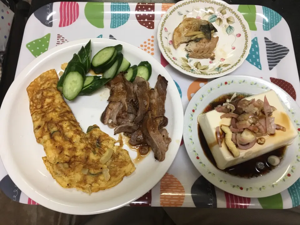 Snapdishの料理写真:#今日の夕飯#単身赴任飯 #みょうがを入れた玉子焼き|畑田 成治さん