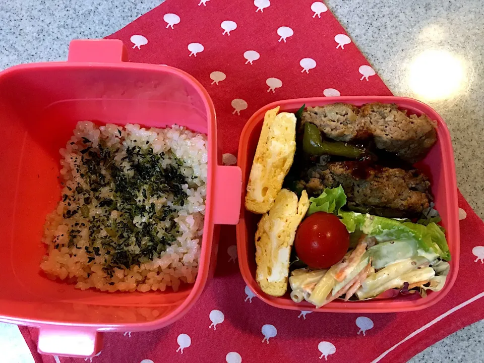 ♫今日のお弁当♫〜詰めないピーマン肉詰め、だし巻き卵、マカロニサラダ、トマト〜|Satokoさん