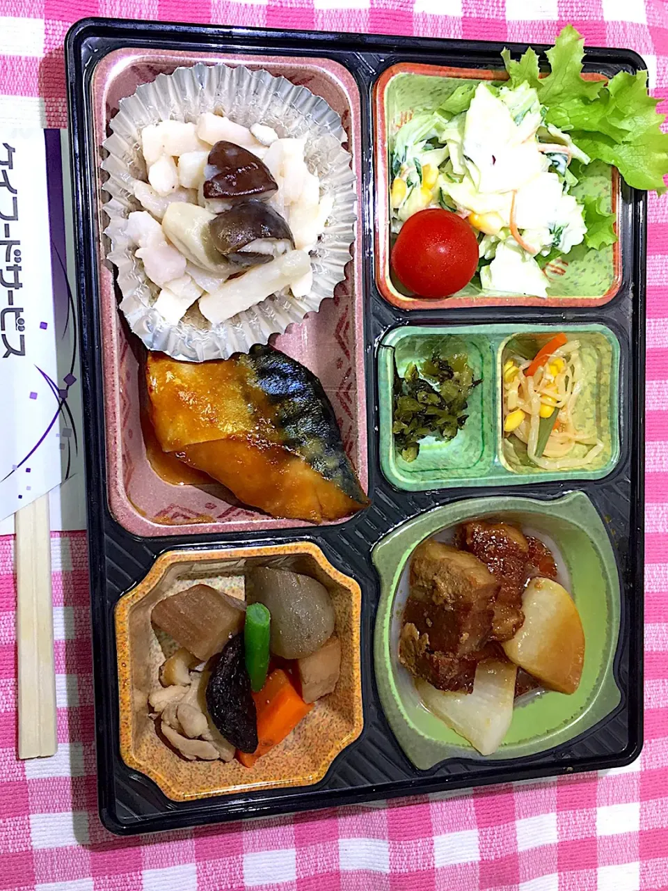 豚の角煮と大根煮 日替わり弁当 豊川市豊橋市一部エリア宅配|Naokazu Kuritaさん