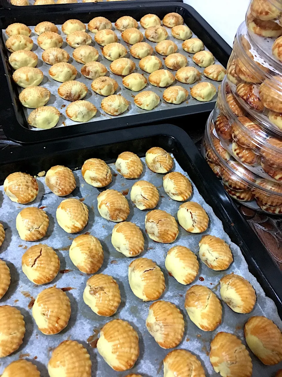 Freshly baked Shelled Pineapple Tarts made by Coffee & Tarts Spore.|Zainon Mohdさん