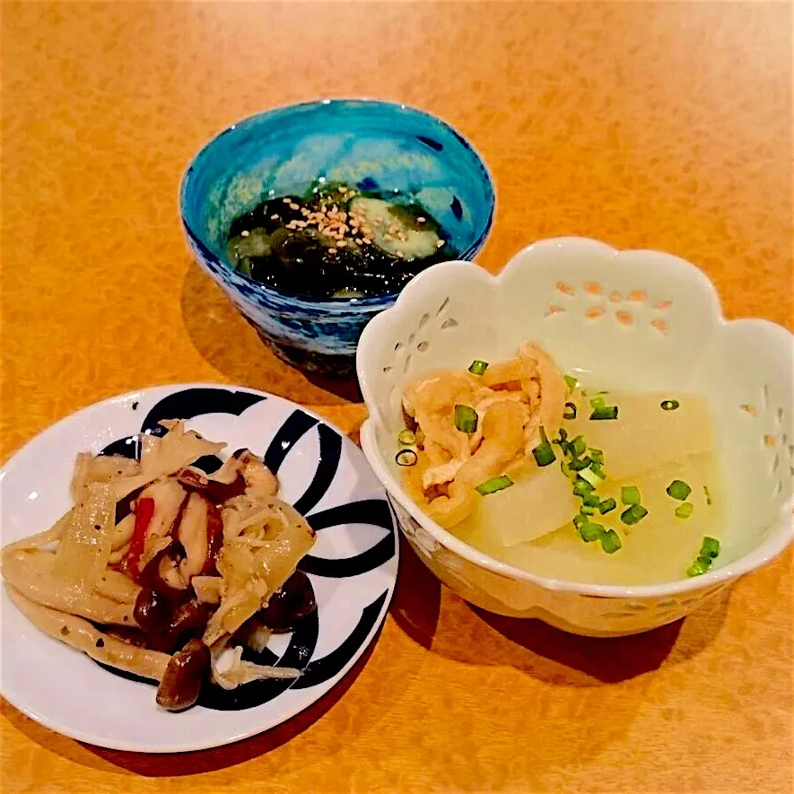 Snapdishの料理写真:お通し
大根と油揚げの煮物 柚子胡椒風味
キノコ4種のオイル煮
キュウリとワカメの酢の物|Hitoさん