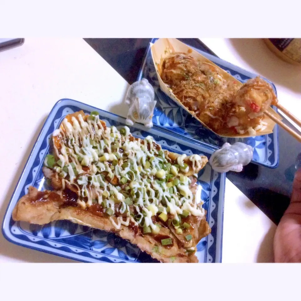 Snapdishの料理写真:今日はお持ち帰り
町屋 笑顔のたこ焼きと豚入りゲソ焼き|Takeshi  Nagakiさん