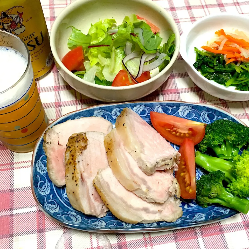 実家のお母ちゃん飯♬
#実家のお母ちゃん #晩ごはん #ローストポーク #ビール #エビスビール|Yoshinobu Nakagawaさん