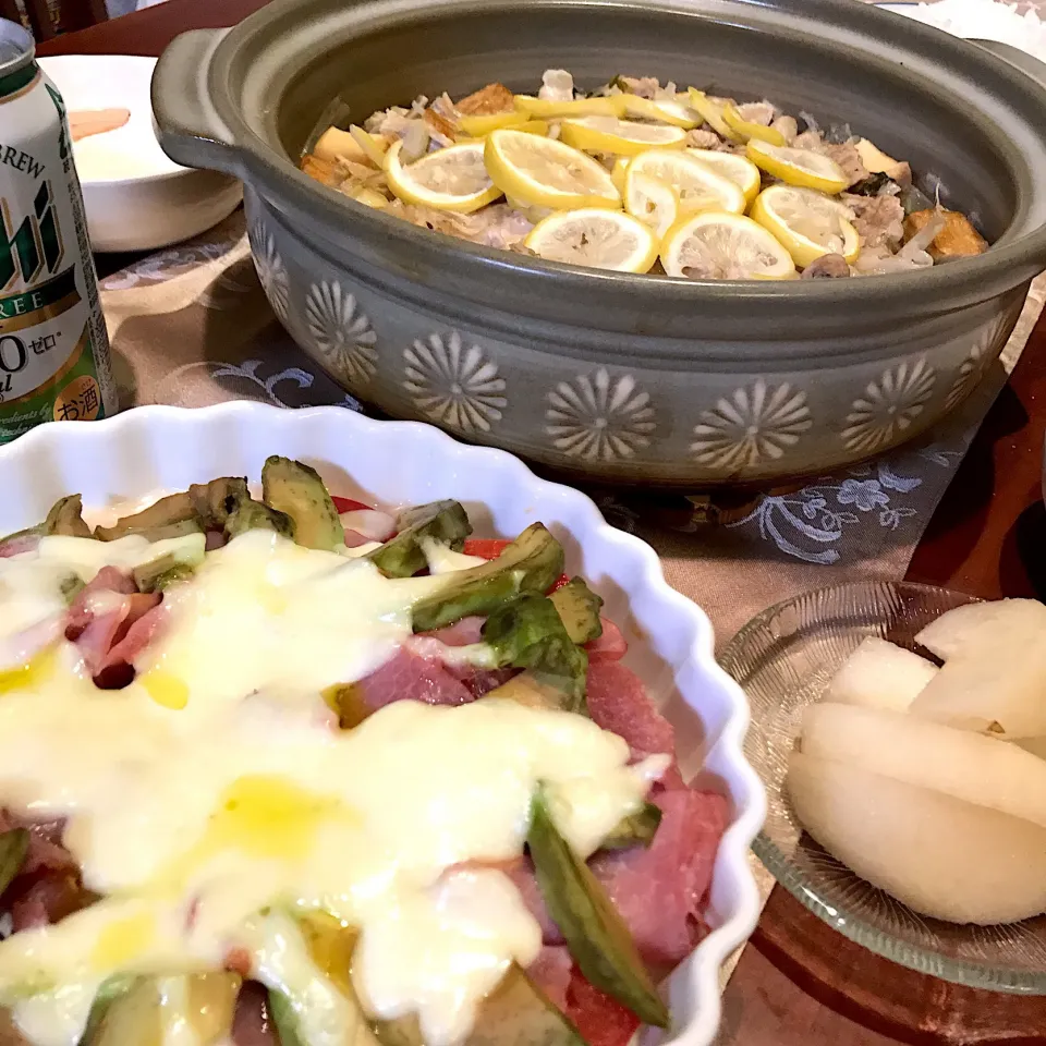 今日のお夕飯
・レモン鍋
・トマトと生ハム、アボカドの
モッツアレラチーズ焼き
・梨|mokoさん