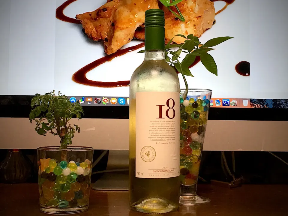 Snapdishの料理写真:安ワイン見聞録
18Sauvinignyon blanc
イオン   537円|ちゅら夏さん