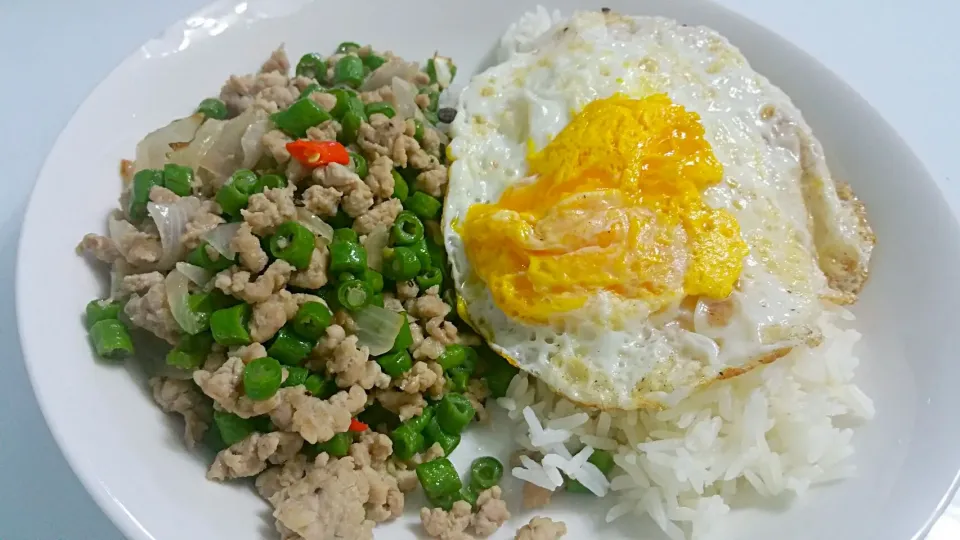 Snapdishの料理写真:Spicy long bean minced pork with egg and steamed rice ❤😜|🌷lynnlicious🌷さん