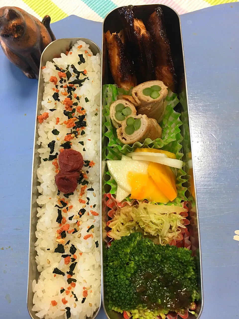 シャケ照り焼き アスパラ肉巻き 柿なます 野菜炒め ブロッコリー弁当。|Kumiko Kimuraさん