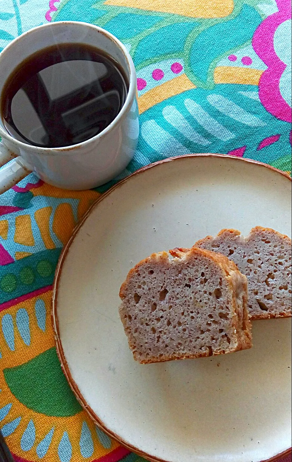 Snapdishの料理写真:バナナケーキとコーヒー☕|YUKI_Jさん