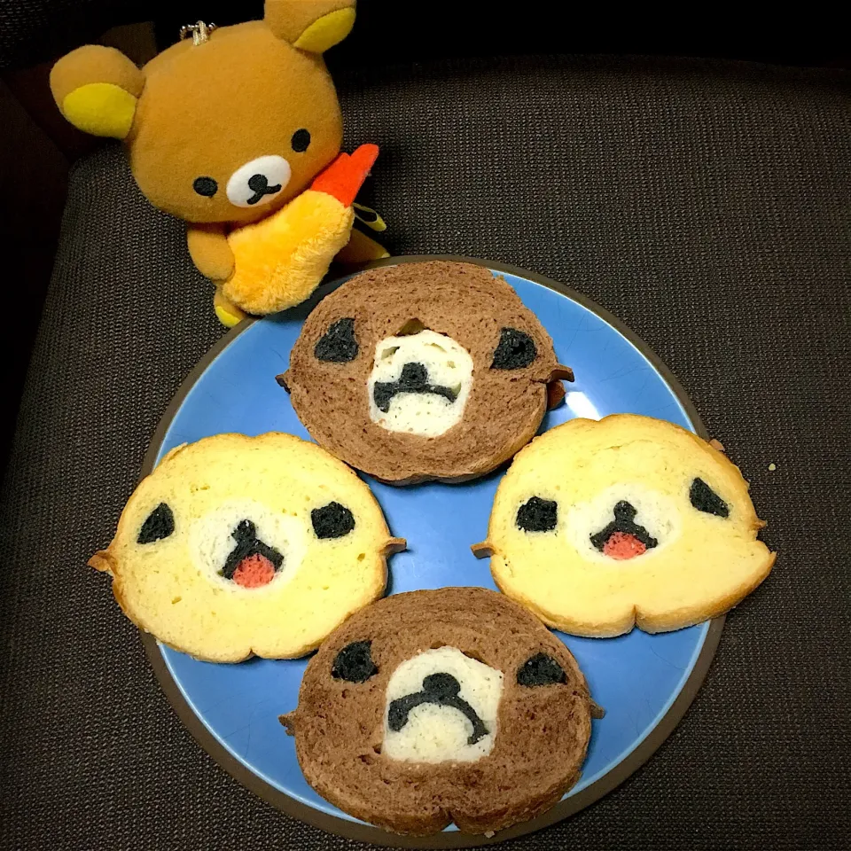 Snapdishの料理写真:リラックマとコリラックマのイラストパン。

#手作りパン #デコパン #食パン #キャラクター #キャラパン #パン #イラストパン #コリラックマ #ラウンドパン #ラウンド型 #ラウンド食パン #リラックマ|izuyoさん