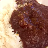 Snapdishの料理写真:牛スネ肉とりんごのカレー🍛具がほとんど溶けちゃうくらいトロトロ⭐️スロークッカー様々😆|わささん